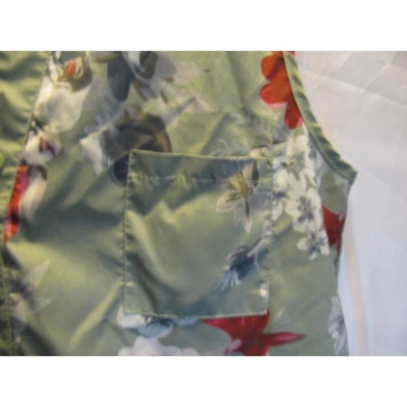 Amazon top, size XL, spring green floral sleeveless collar Button front. - Picture 8 of 9